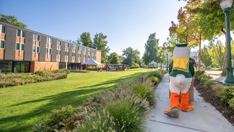 The Duck helping students move in during Unpack the Quack