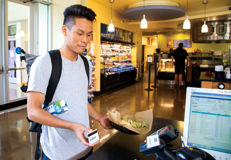 Student uses Duck ID to purchase summer dining food at DUX Bistro