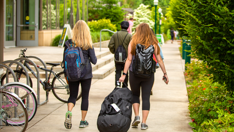 UO Students Moving Out of the Residence Halls