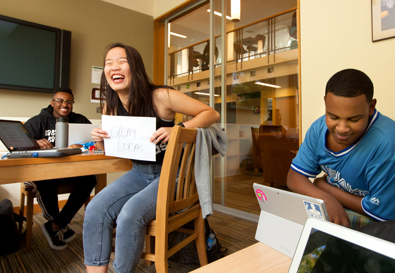 Photo of students meeting in global scholars hall study nooks.